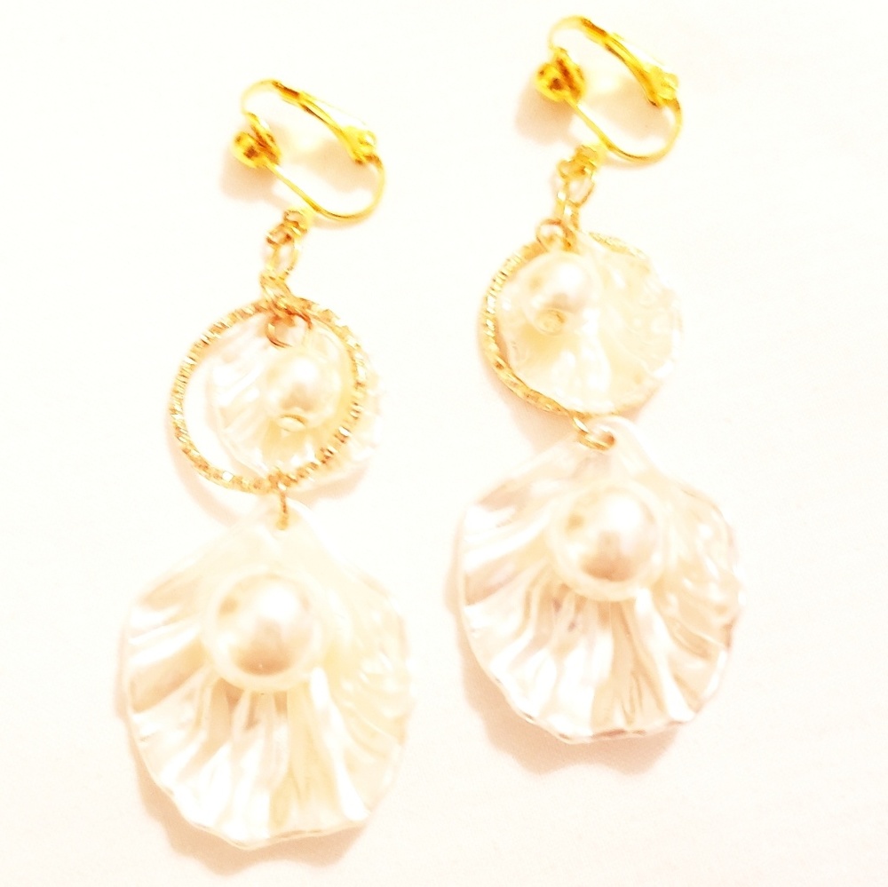 2.5" Gld Wht Dbl Pearl CO RS Seashell Earrings